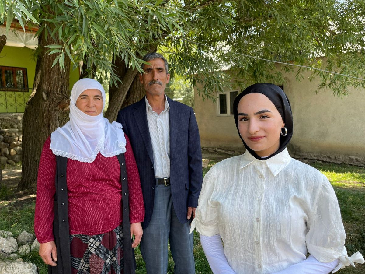 musta sinav cikisi cicekle karsilanan cimen sinav sonucuyla gururlandirdi 3 vdP43a3P