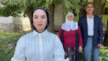 musta sinav cikisi cicekle karsilanan cimen sinav sonucuyla gururlandirdi VTY6Mmqm