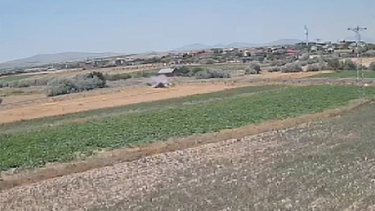 nevsehirde carpisan otomobiller tarlaya uctu 1 olu 1 wBd6D1Xr