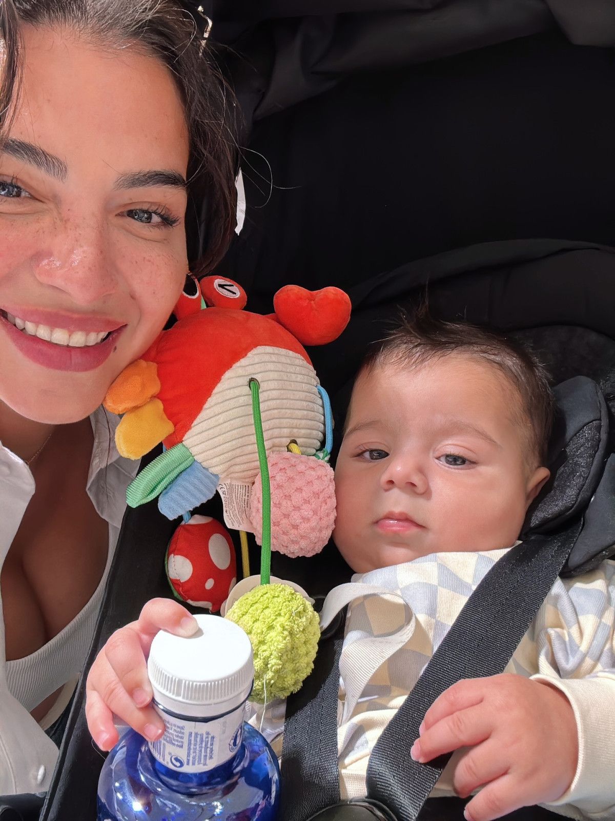 oyuncu melisa asli pamukun ailesi fotografa begeni yagdi 4 D2kFQj5V