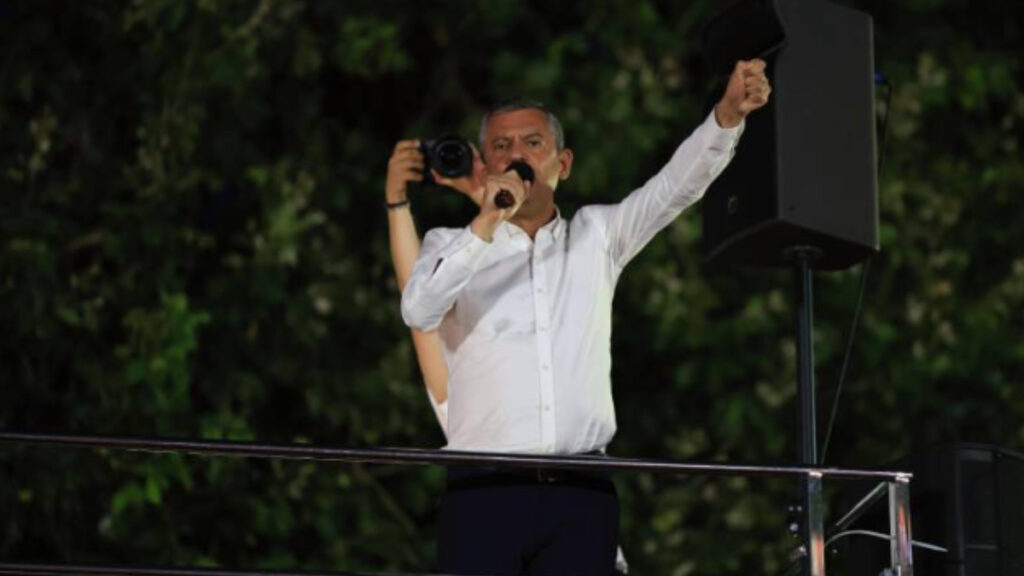 ozgur ozelden eskisehirde 10 orman iscisinin sehit olmasina tepki tMpB9zG8