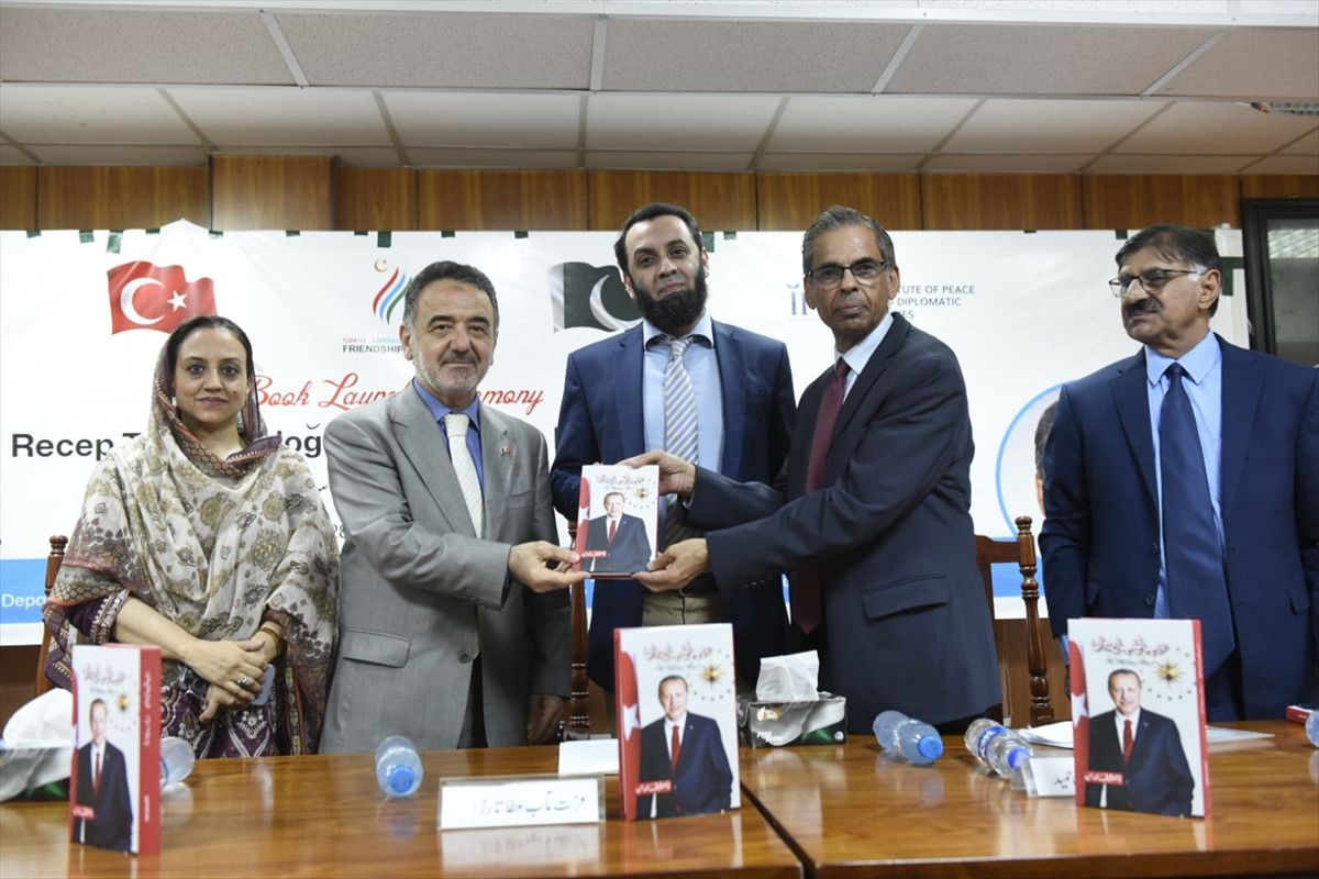 pakistan enformasyon bakani tarardan cumhurbaskani erdogana ovgu 0 WI7Ihbqs