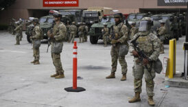 pentagon deniz piyadelerini los angelestan cekiyor v76qW1Un