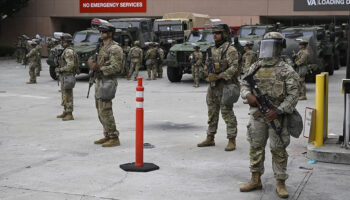 pentagon deniz piyadelerini los angelestan cekiyor v76qW1Un