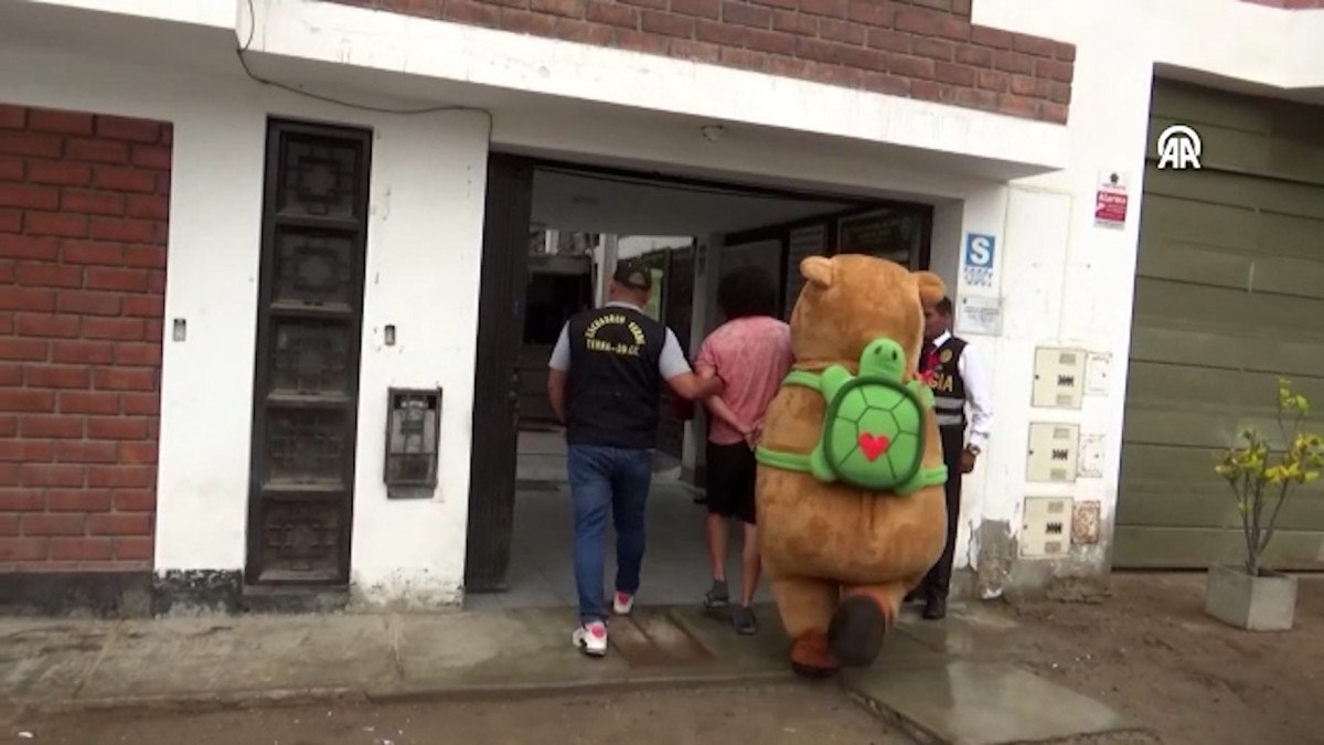 peruda polisin uyusturucu saticilarini yakalama yontemi boyle goruntulendi 0 CPe6ut12