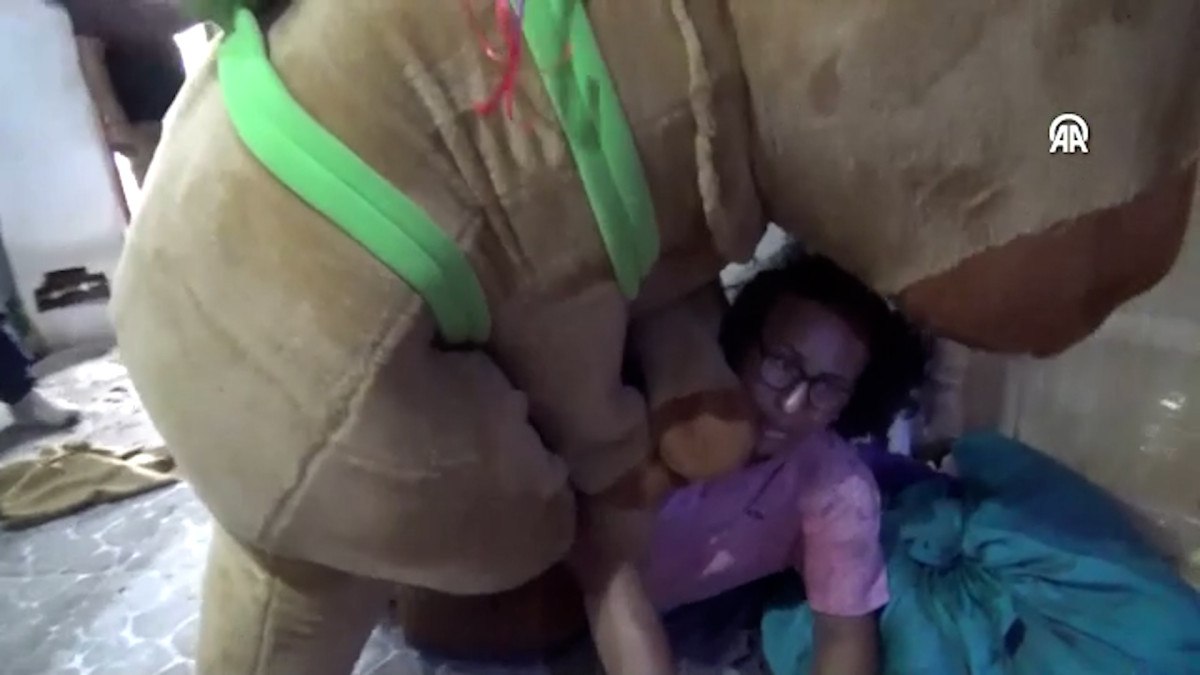 peruda polisin uyusturucu saticilarini yakalama yontemi boyle goruntulendi 1 XyfLkrbV