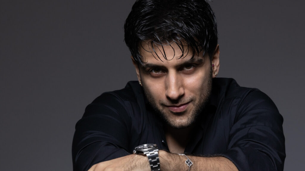 reynmenin sahnesine para attilar unlu sarkici cok sinirlendi 4lr4DEsM