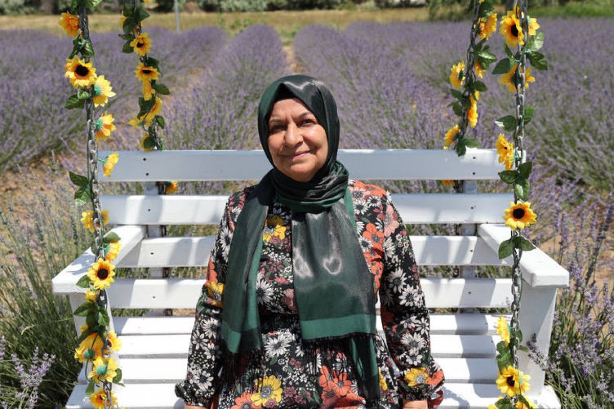 samsunda astim hastasi esi icin yerlestigi koyde lavanta bahcesi kurdu 3 EOUdMrKm