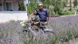 samsunda astim hastasi esi icin yerlestigi koyde lavanta bahcesi kurdu 5e5R35Er