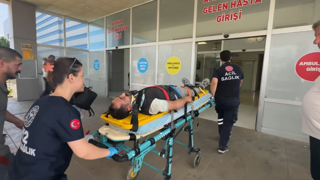 samsunda iscinin uzerine demir parcasi dustu FSsf12kB