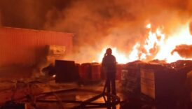 samsundaki kaucuk fabrikasinda cikan yangin 4 saatte sonduruldu 6aHrOMtL