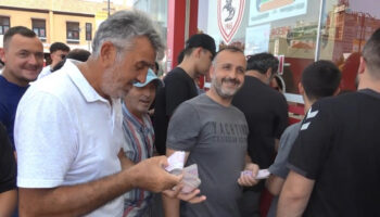 samsunspor taraftarlarinin kombine alimi yesilcam film sahnelerini hatirlatti vIfcY34U
