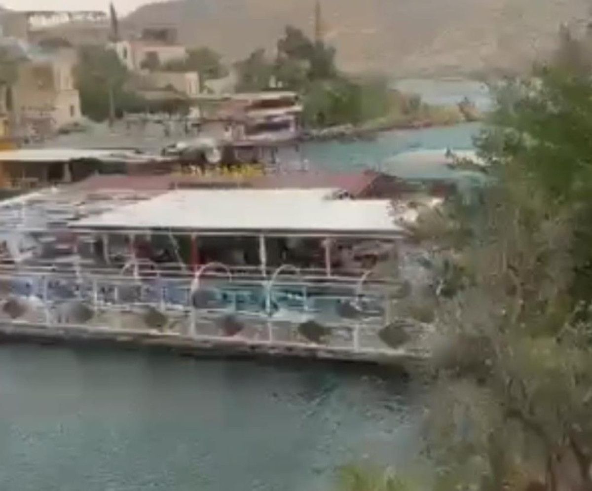 Şanlıurfa'da fırtına: Duba restoran Fırat Nehri'nde sürüklendi 2 sanliurfada firtina duba restoran firat nehrinde suruklendi 1 FSDEDhj2