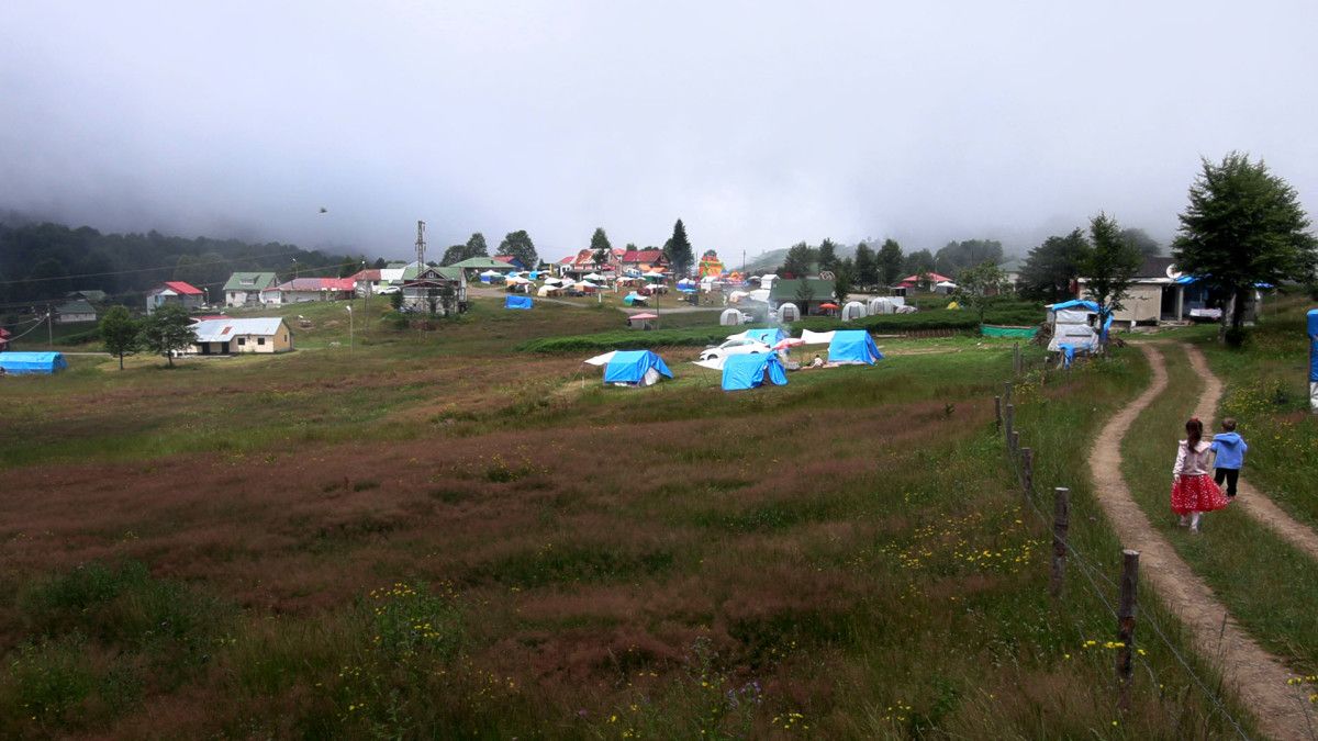 Sıcaktan bunalan vatandaşlar tercihlerini Karadeniz’in yaylalarından yana kullanıyor 3 sicaktan bunalan vatandaslar tercihlerini karadenizin yaylalarindan yana kullaniyor 2 F216TFQw