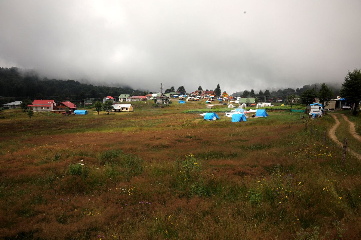 Sıcaktan bunalan vatandaşlar tercihlerini Karadeniz’in yaylalarından yana kullanıyor 5 sicaktan bunalan vatandaslar tercihlerini karadenizin yaylalarindan yana kullaniyor 4 1HdUch2O