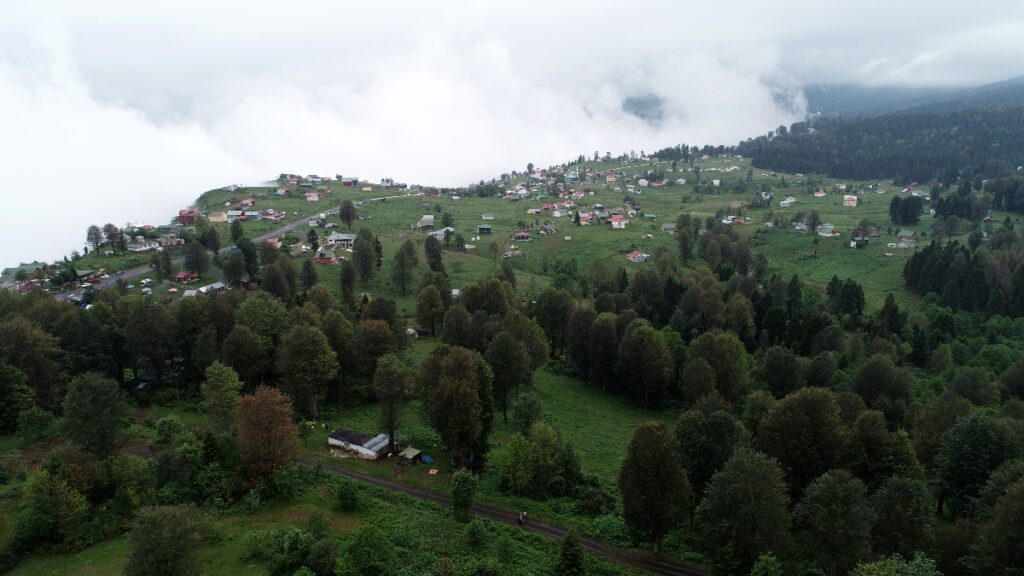 sicaktan bunalan vatandaslar tercihlerini karadenizin yaylalarindan yana kullaniyor PKY555iD