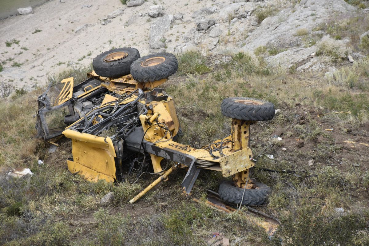 sivasta greyderin ucuruma surukledigi otomobilde olen kadin defnedildi 6 smr7mYlr