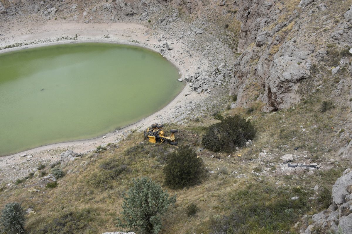 sivasta greyderin ucuruma surukledigi otomobilde olen kadin defnedildi 7 OcHEFNTC