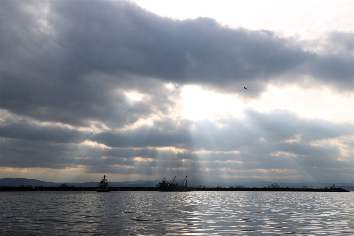 soguktan kactilar kirklarelide igneada aciklarinda hamsi bollugu yasaniyor 3