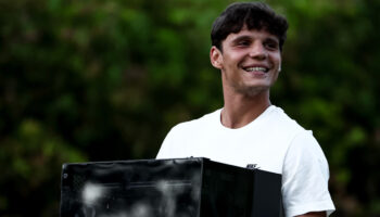 sporting lisbonun genc oyuncusu kampa bilgisayar kasasiyla geldi m3NUAEgT