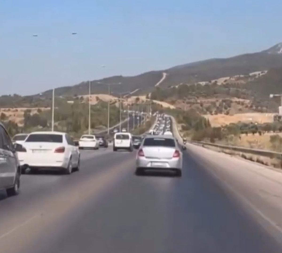 su kesintilerinin basladigi cesmede tatilciler donus trafiginde 0