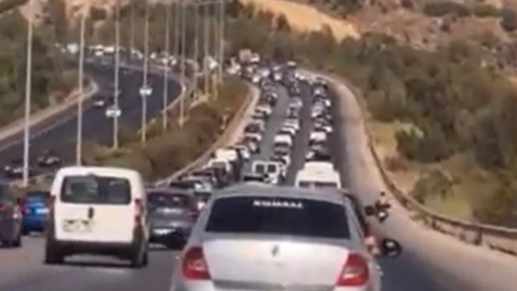 su kesintilerinin basladigi cesmede tatilciler donus trafiginde VcWdCrVQ