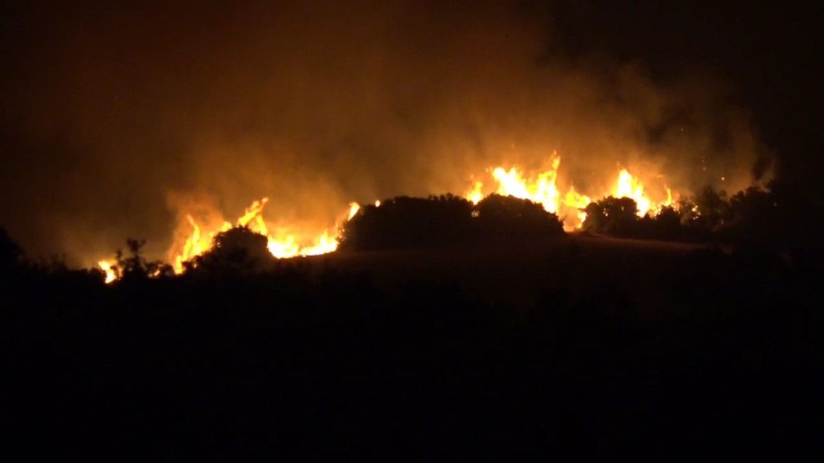 tekirdag ormanlari alevler icinde yanmaya devam ediyor mudahale suruyor 13 2PGYUQjt