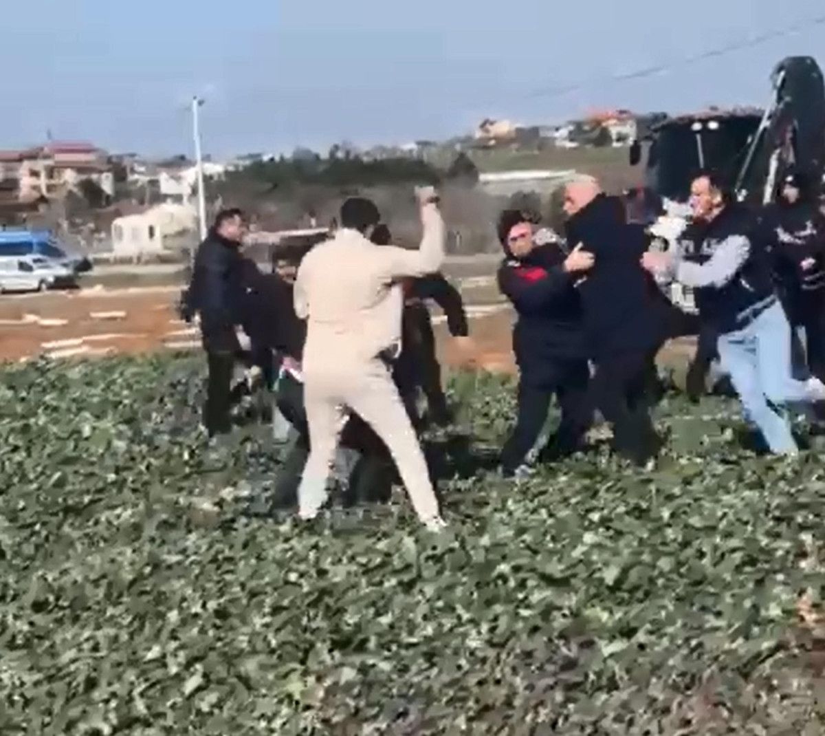 tekirdagda kacak yapi yikiminda arbede 5 gozalti 1 IYfBv5RE