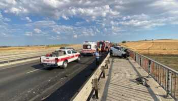 tekirdagda kamyona carpan otomobilin surucusu oldu 7xaiTL8M