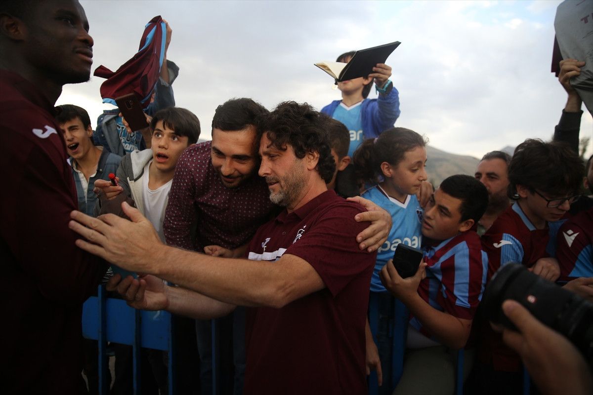 trabzonsporlular erzurumda yagmurda taraftarla bulustu 5 yLKZfPRC