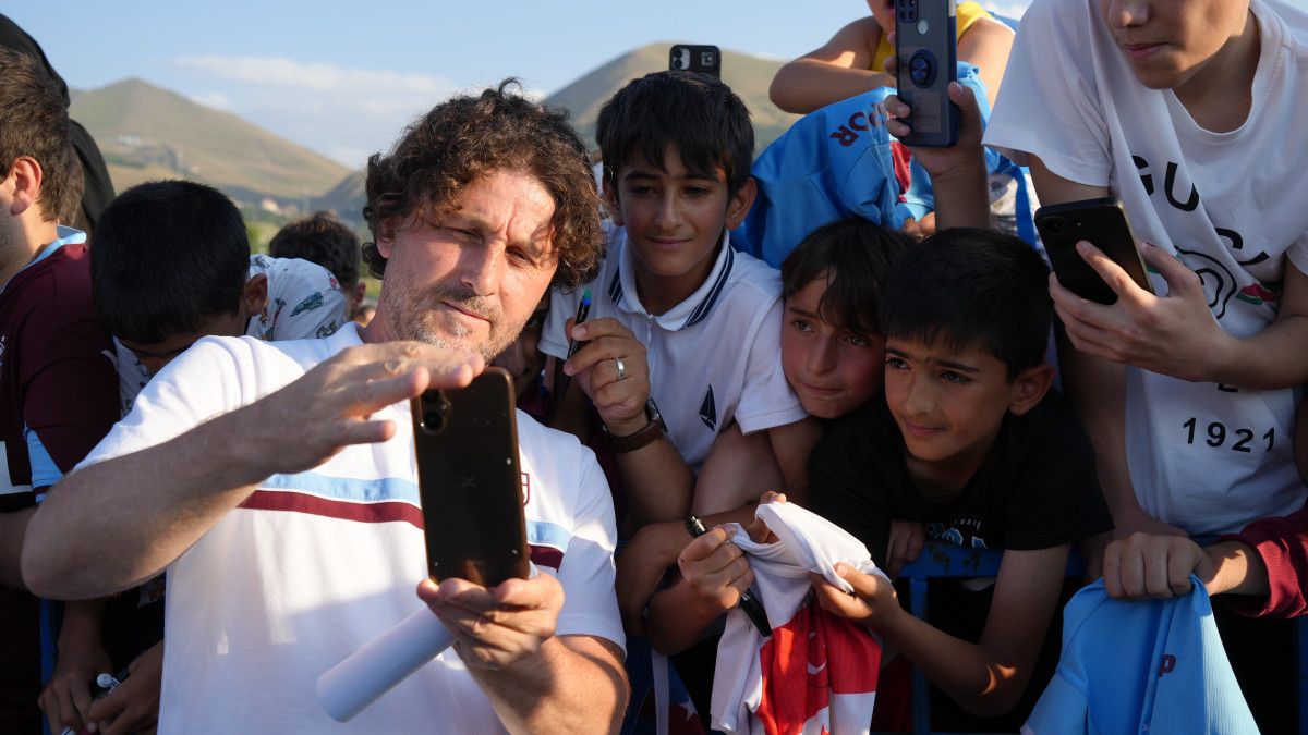 trabzonsporun taraftar bulusmasinda izdiham 0 53ZjhM2d