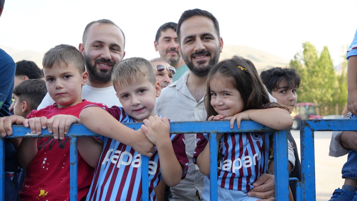 trabzonsporun taraftar bulusmasinda izdiham 4 jkCeWKTm