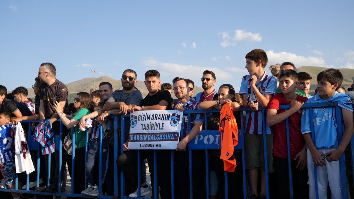 trabzonsporun taraftar bulusmasinda izdiham 5 8sD52Vgj