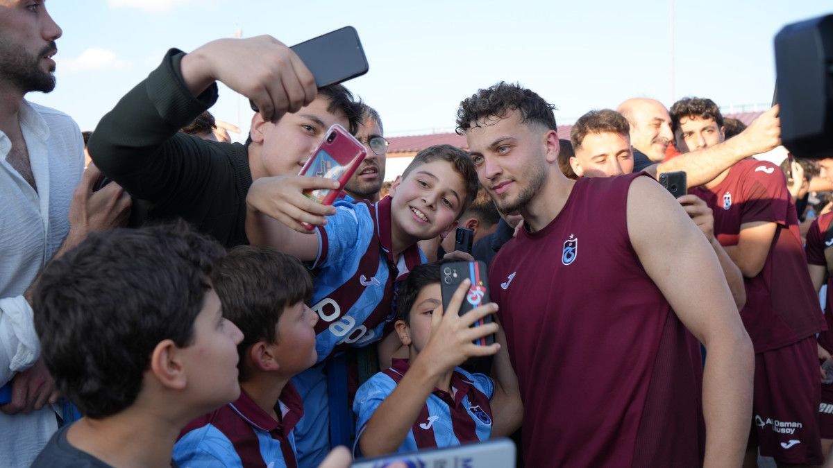 trabzonsporun taraftar bulusmasinda izdiham 7 dwGz88hX