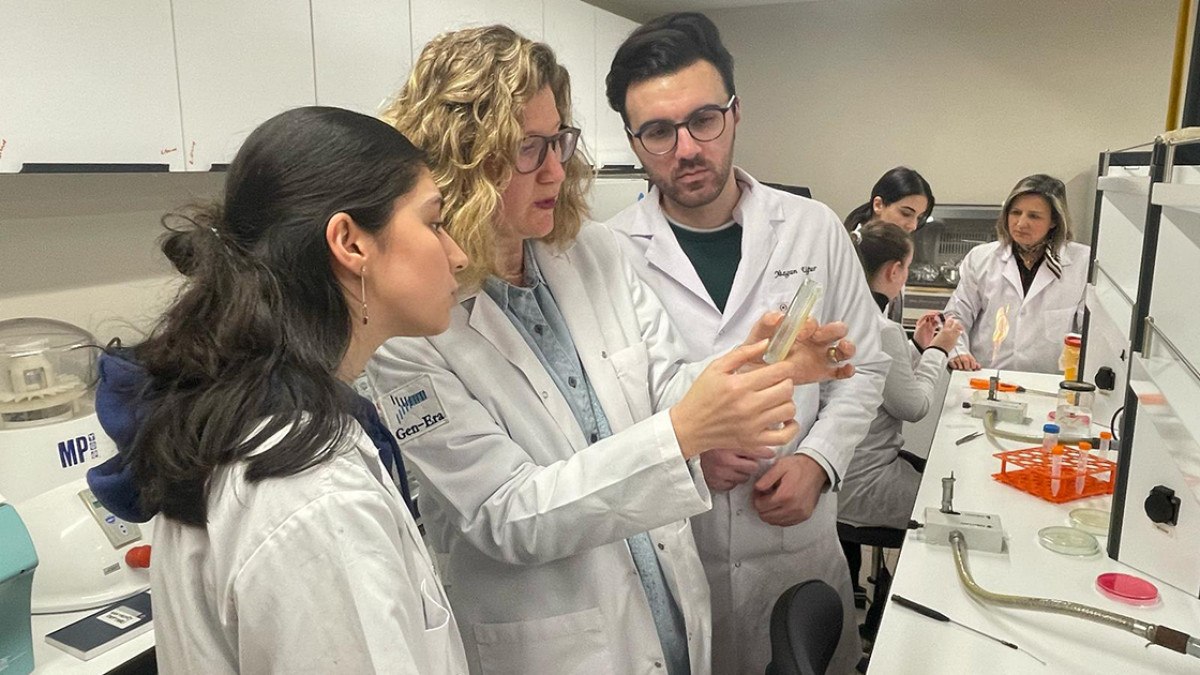 turk bilim insanlari ucak yakitinda yeni bir bakteri kesfetti 1 nPQOrcHf