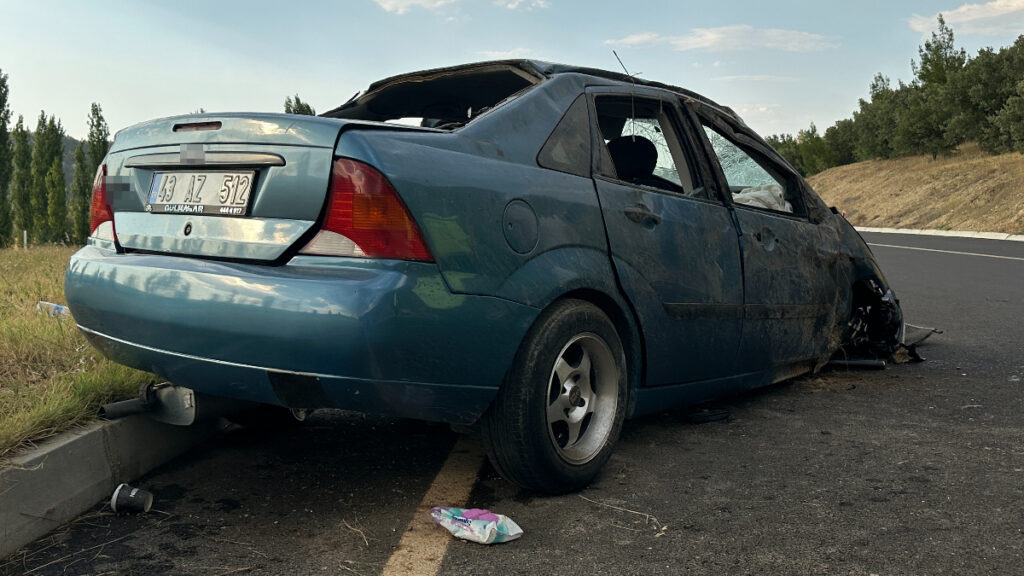 usakta otomobilin takla attigi kazada 5 yarali QMA8bW3n