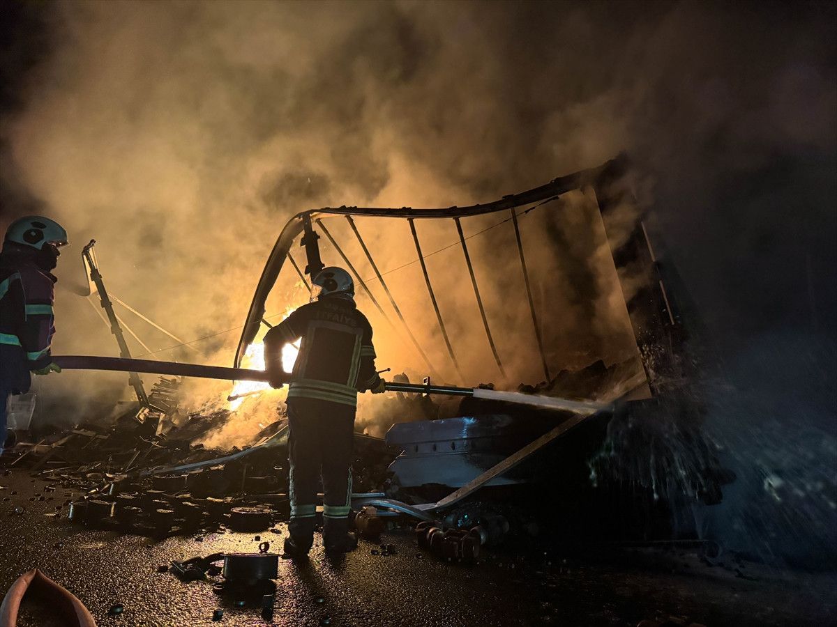 usakta seyir halindeki tirin dorsesi kule dondu 0 DTEc8DLJ