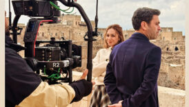 uzak sehirin naresi sahra sas guzelligiyle mest etti vIZKRVWL