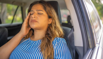 uzun yolculuklarda mide bulantisini engelleyen 3 yontem ZPCF3Anv