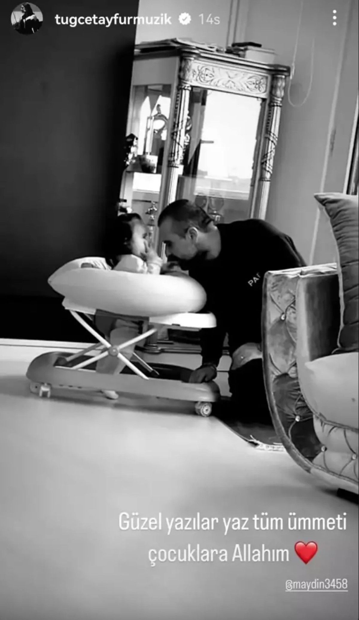 vasiyet tartismasiyla gundemde olan tugce tayfurdan mutlu aile paylasimi geldi 0 DA7udI6u