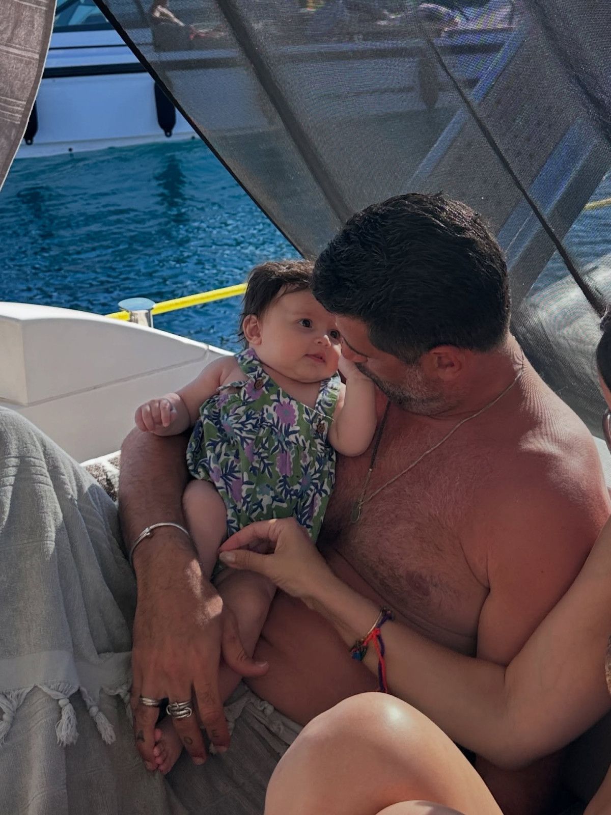 volkan demirelin esi zeynep kucukluk fotografini yayinladi babasina benziyor diyeni engellerim 3 u8kEkGbI