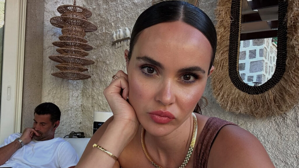 volkan demirelin esi zeynep kucukluk fotografini yayinladi babasina benziyor diyeni engellerim RE9BuY5i