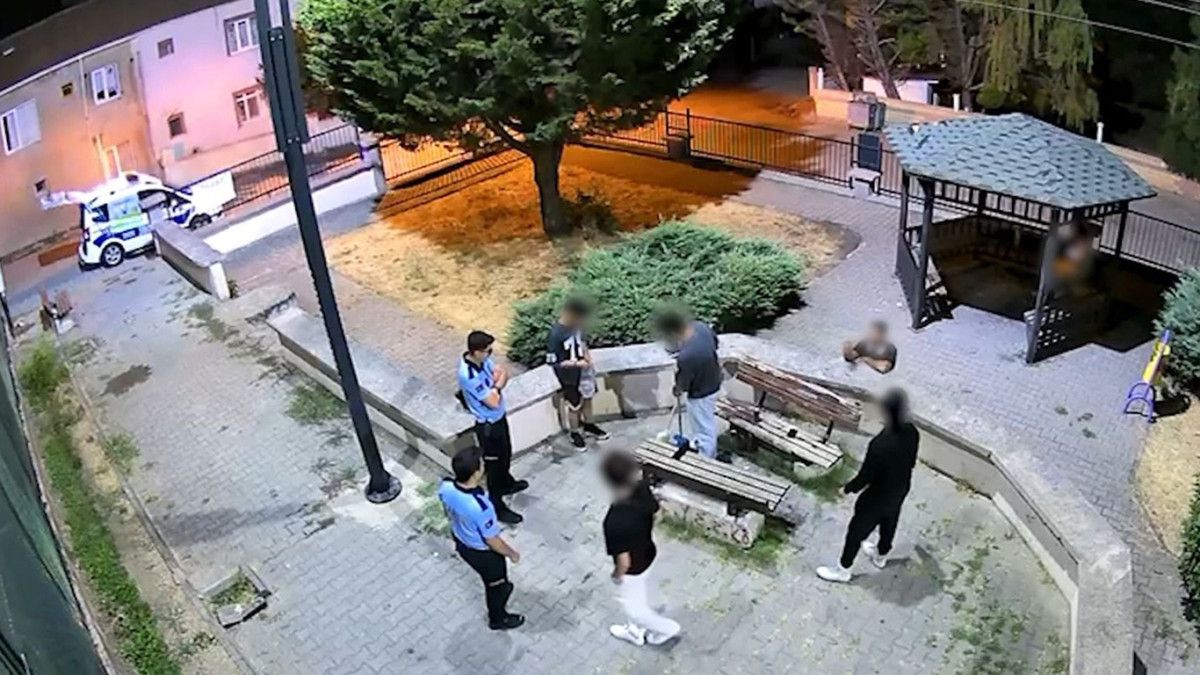 yalovada zabita ekipleri genclere cekirdek kabuklarini temizletti 1