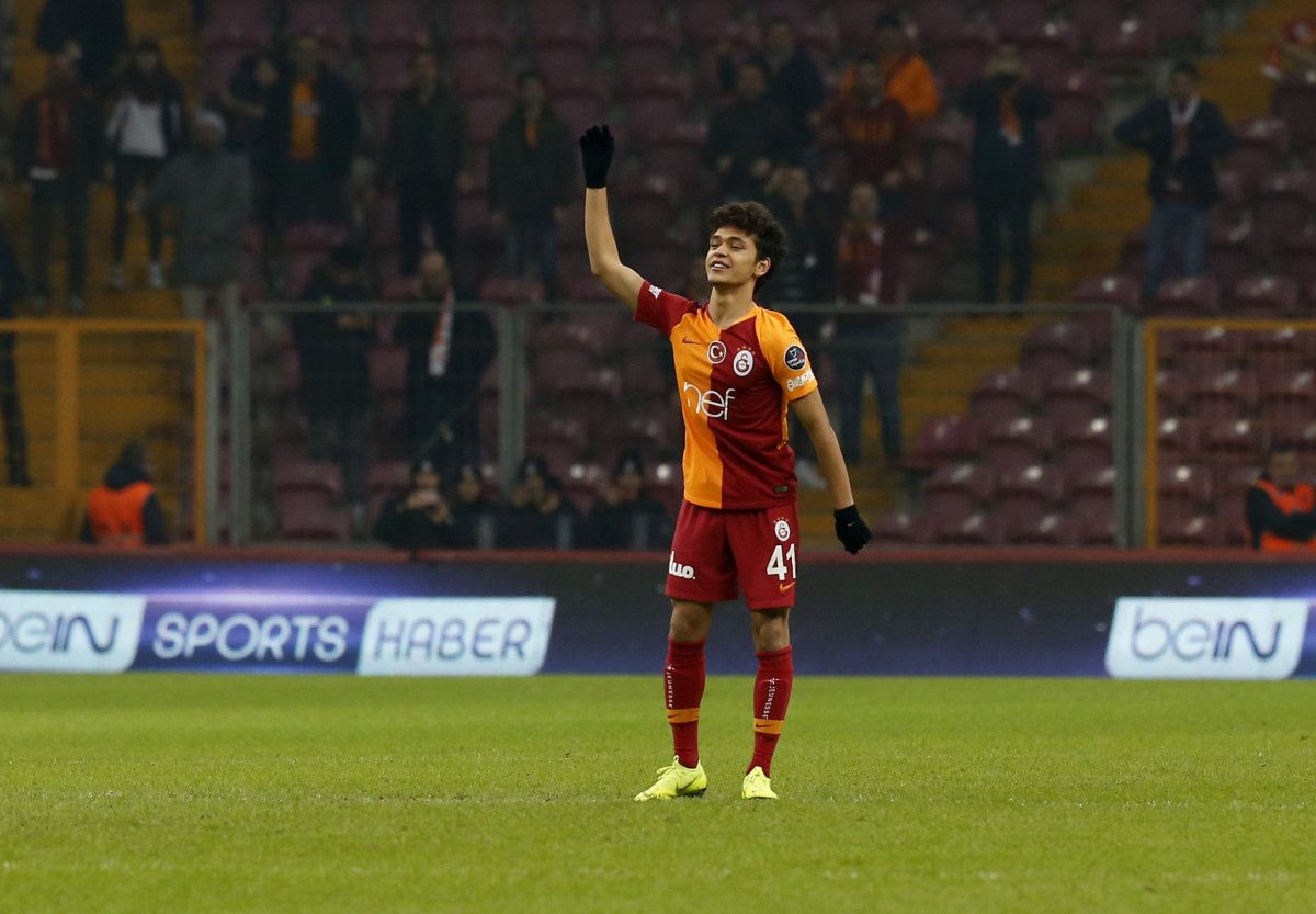 yildiz adayiydi galatasarayi birakip gitti 22 yasinda kulupsuz kaldi 0 F22Ps6M3