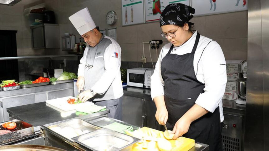 yilin ilk yarisinda en fazla ise yerlesenler turizm ve otelcilik elemanlari 7fR95DmE