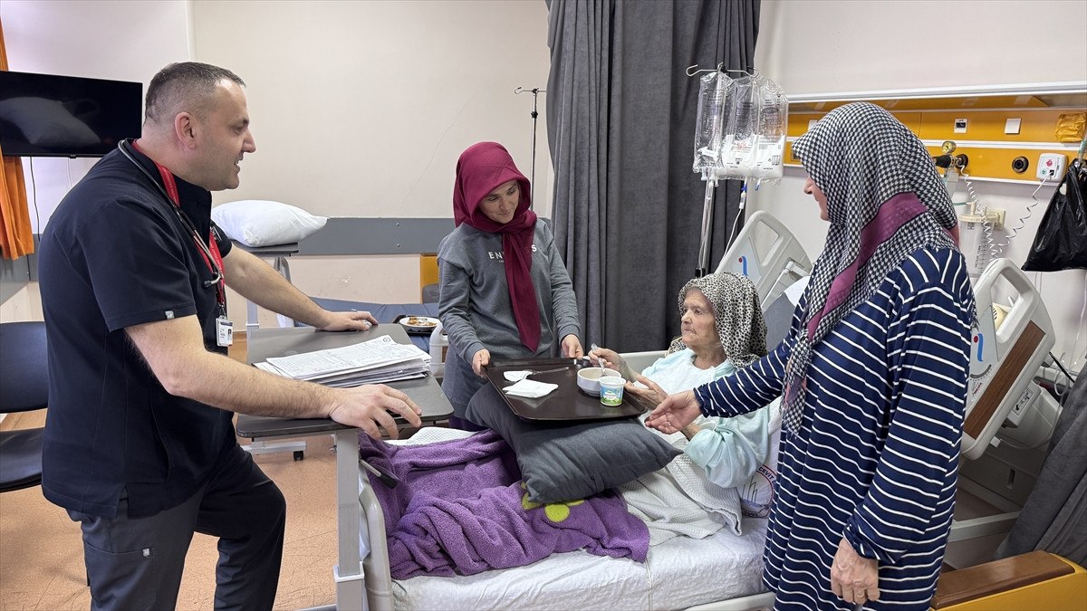 zonguldakta 92 yasindaki kadinin midesinden zeytin cekirdekleri cikti 1