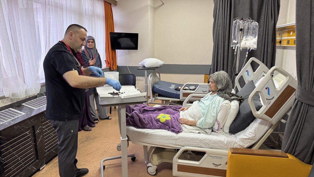 zonguldakta 92 yasindaki kadinin midesinden zeytin cekirdekleri cikti 4 ye4B7k8C