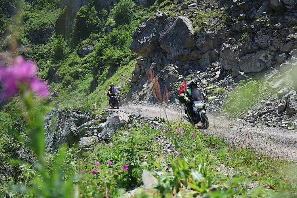 zorlu derebasi virajlari motosiklet tutkunlarini agirladi 2 6QQkOyh4