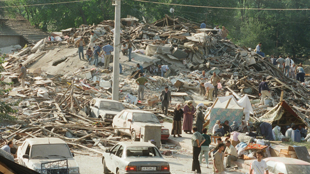 17 agustos marmara depreminin 26 yili J99ZwwqZ