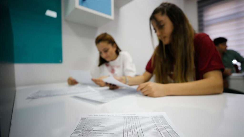 2025 yks tercih sureci bugun baslayacak FE1tTFlr